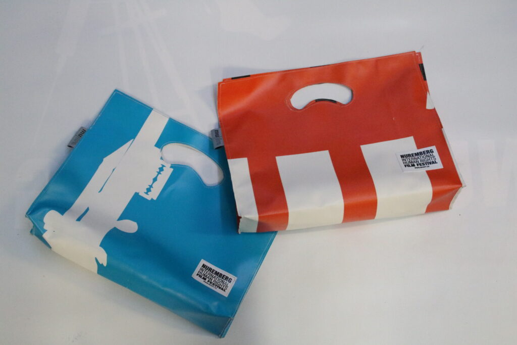 NIHRFF Upcycling Clutch / Tragetasche