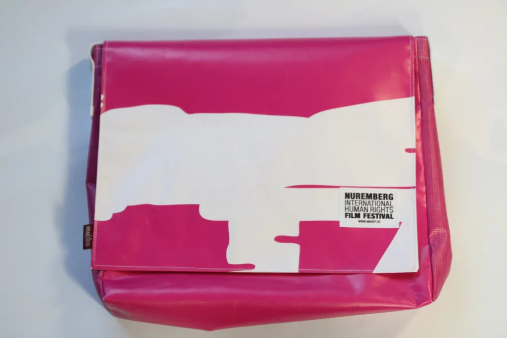 NIHRFF Upcycling Umhängetasche 02 Pink / Weiß